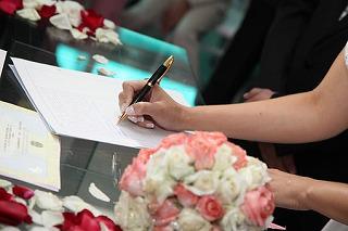 bride-signing-615556__340.jpg