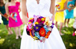vibrant-bright-bridal-bouquets-colorful-mix-and-match-bridesmaid-dresses_original.jpg