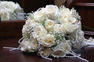 white-bridal-bouquet-pictures-4.jpg